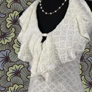 ❤️Moda Frilly Lace White Halter Top❤️